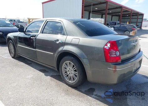 2010 Chrysler 300 Touring/Signature Series/Executive Series z USA, uszkodzony, nr VIN 2C3CA5CV9AH220981
